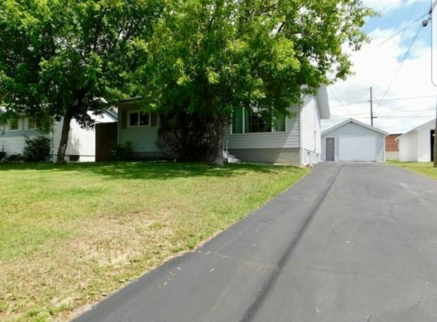 ​🔑 Excellent Investment Opportunity or Spacious Family Home in Dryden, ON