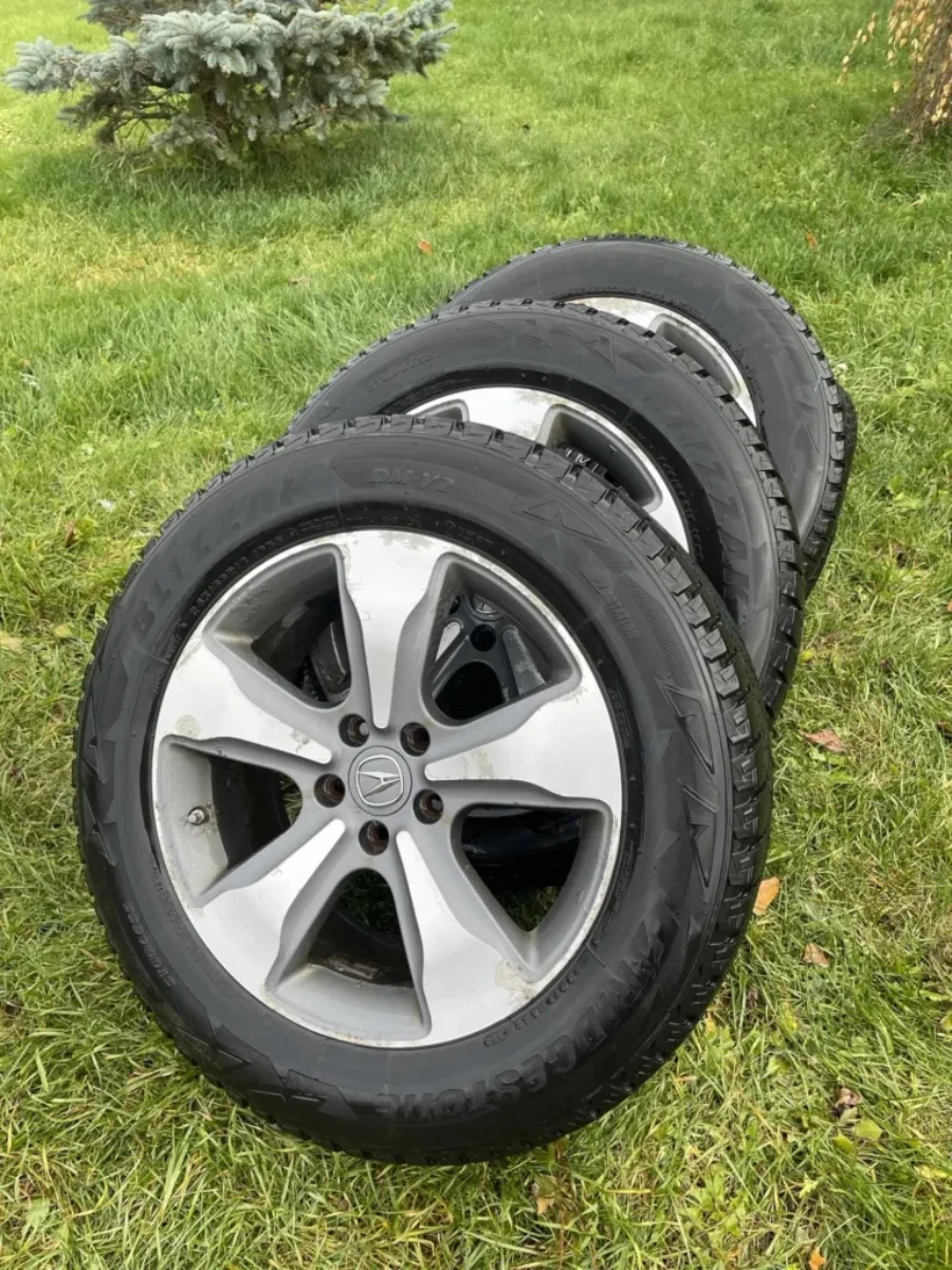 Winter tires on rims. Acura, Honda, Toyota 245/60 R18