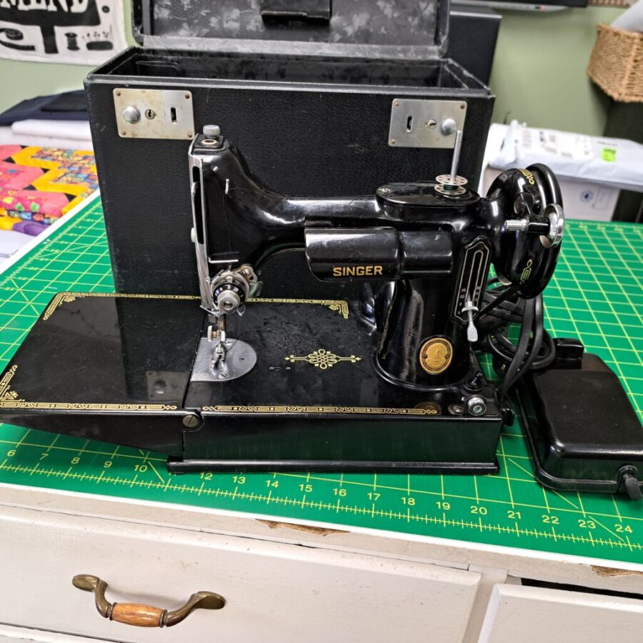 Singer Featherweight Sewing machine