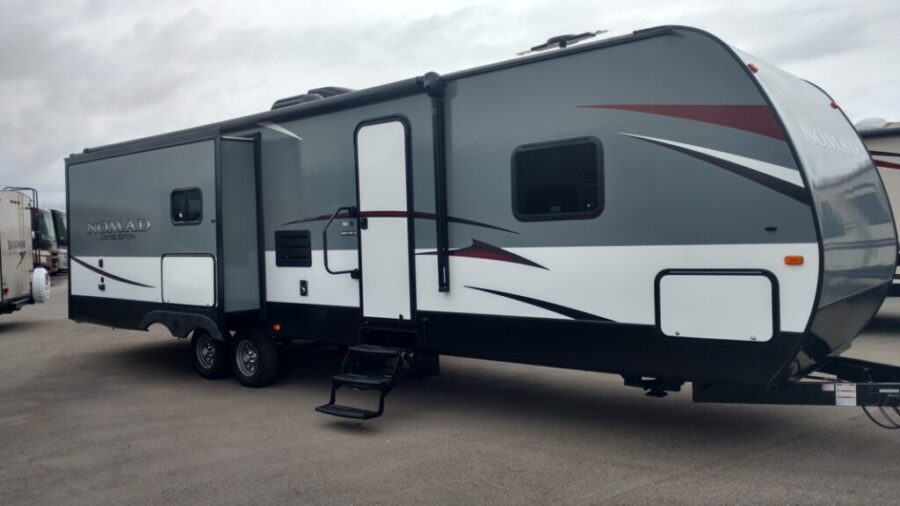2016 Nomad Limited Edition, 328RL, 38 ft in excellent condition.