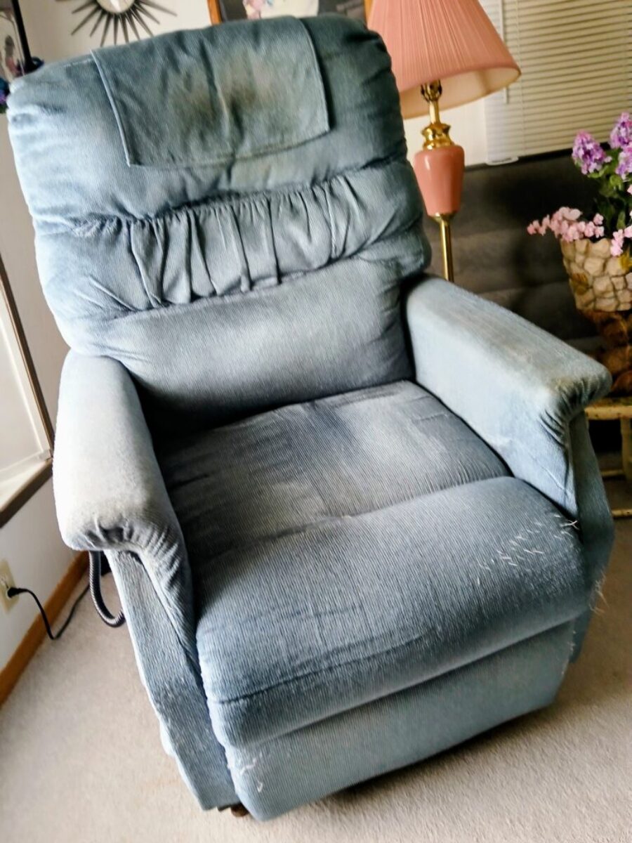 Electric lift recliner