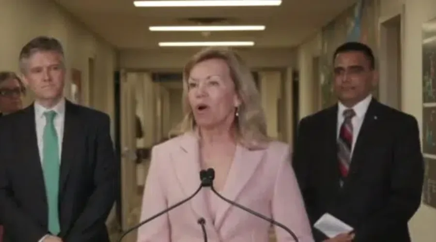 Christine-Elliott-announcement-1 Health Minister Targets Hallway Medicine