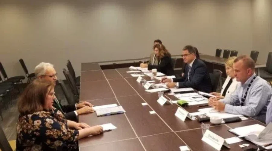 siouxamo-1 Positive Meetings For Sioux Lookout In Ottawa
