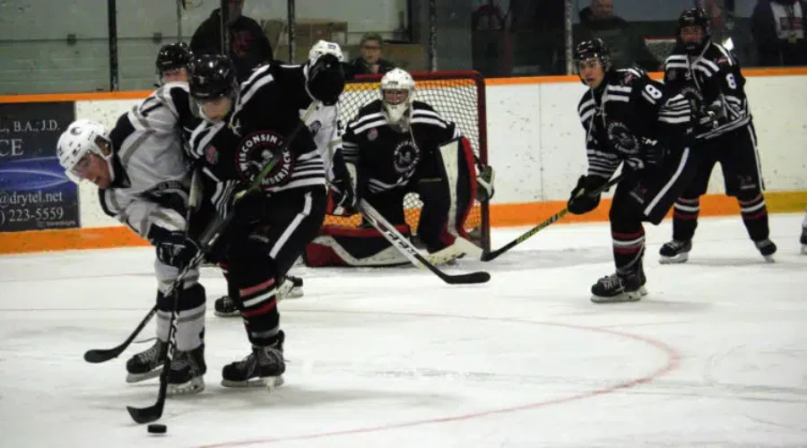 Wisco-Dryden-768x419-1-2 Three Straight Wins For Ice Dogs