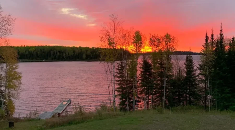 Matt-Cairns-A-late-September-sunrise-over-Moosehorn-Bay-on-Pelican-Lake-in-Sioux-Lookout-1 The All-Natural Beauty Of Sunset Country