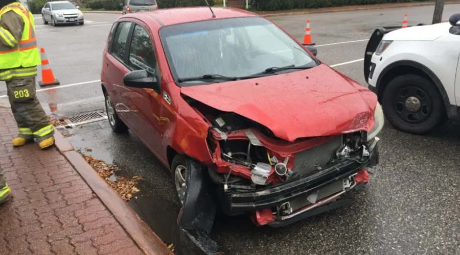 collision-city-hall-1 Minor Collision At Intersection Of King And Van Horne