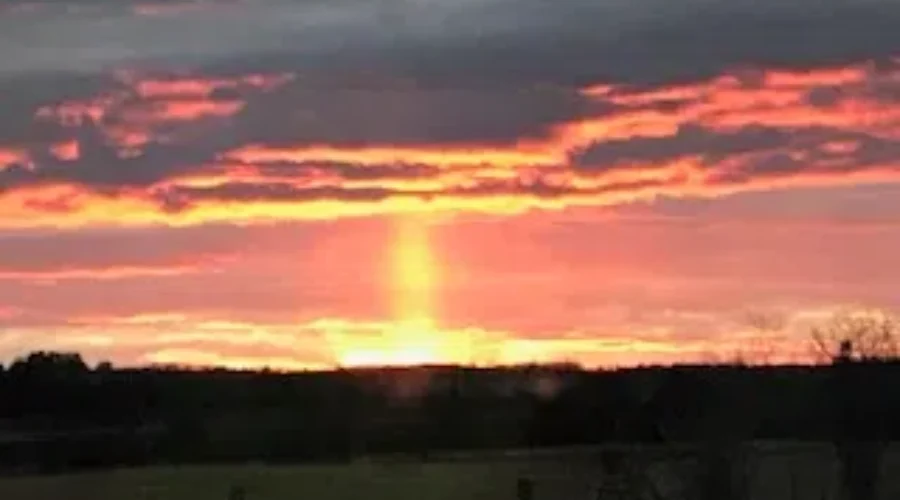 Kandiss-Birnie-Picture-taken-over-the-fields-off-Morton-Road-in-the-Dryden-area-Beam-me-up-1 Beam Me Up Scotty!!