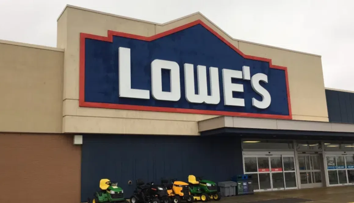 Lowes-staff-1-800x450-2