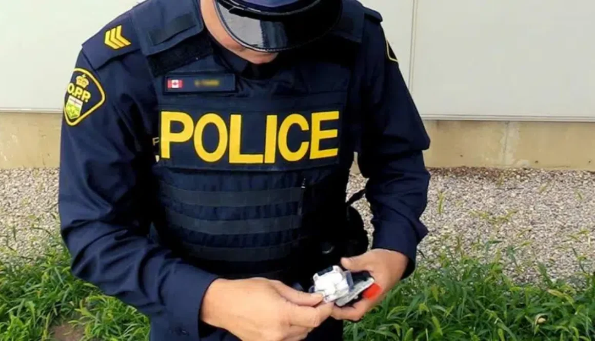 OPP-officer-with-Naloxone-800x450-2