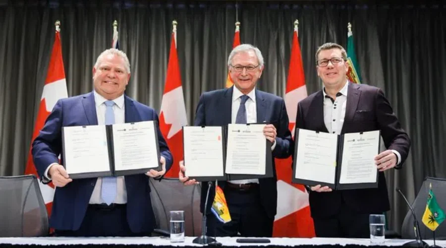 nuclearagree-1 Agreement Signed To Develop Small Reactors
