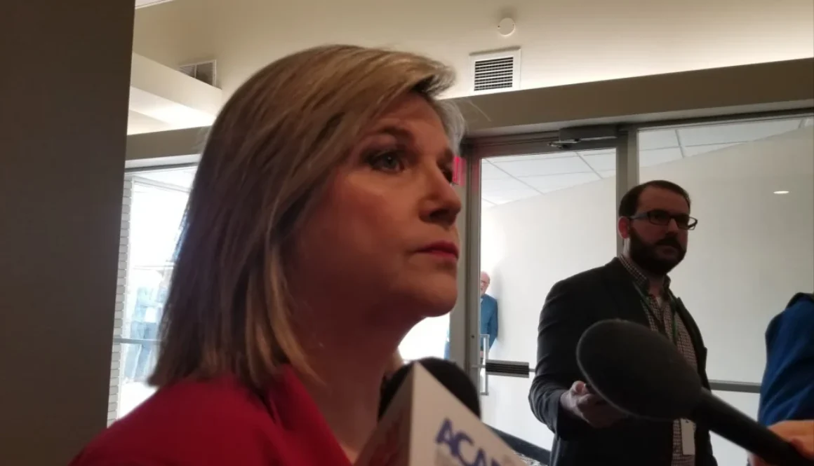 Horwath-close-neutral-1