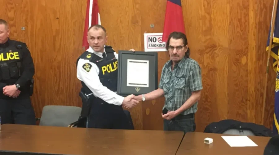 lorne2-1 Wabigoon Man Receives Life Saving Award