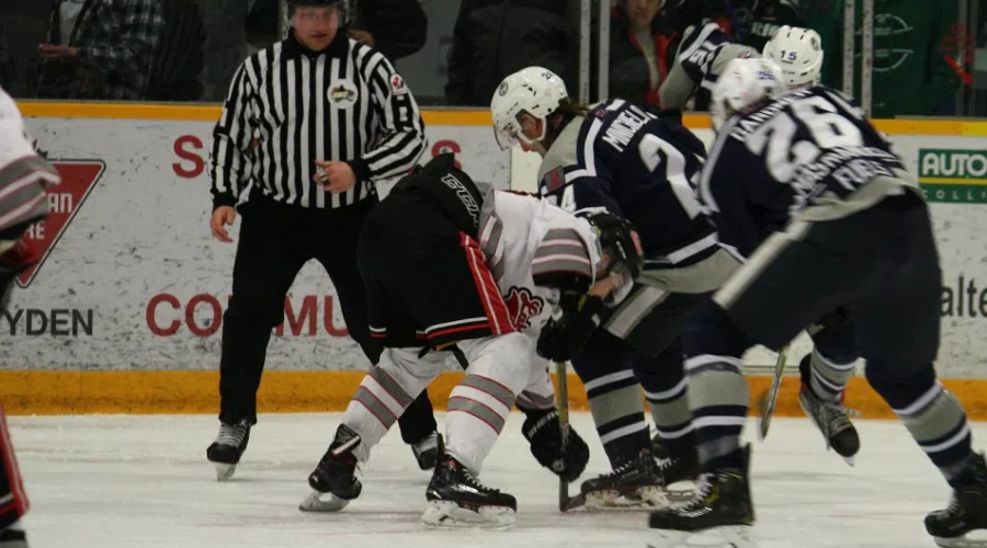 Fort Frances Frustrates Ice Dogs In 5-1 Win