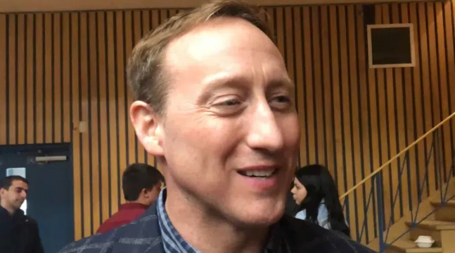 Rally Greets Peter MacKay In Thunder Bay