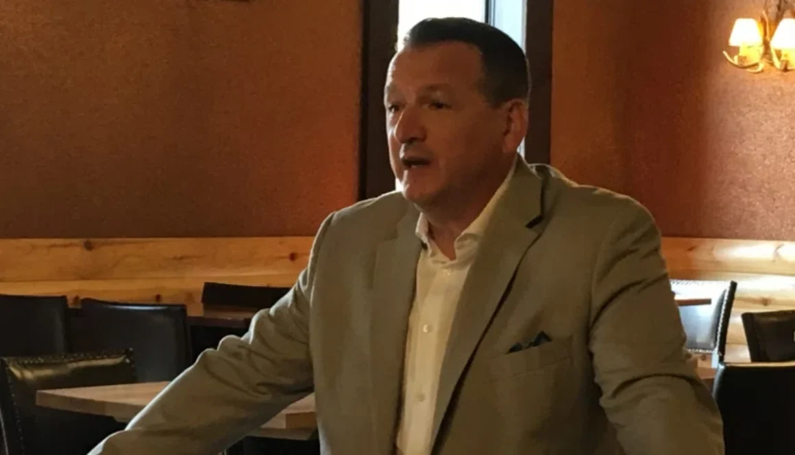 Greg-Rickford-at-FF-Chamber-meeting-April-2019-1-800x450-1-2