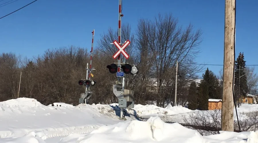 cn-rail-crossing-emo Northwest Monitor, March 1/20