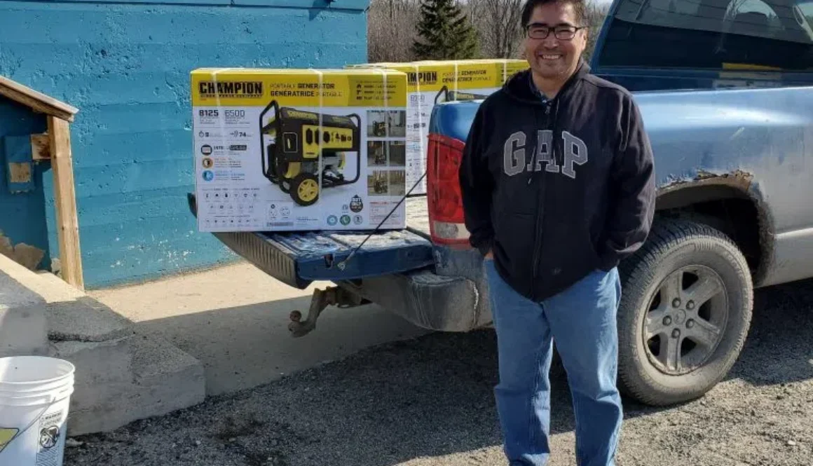 Chief-Rudy-Turtle-picking-up-generator-for-Grassy-Narrows-768x1024-2