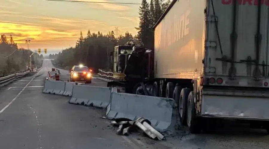 kash3 Single Semi Crash on Highway 11 By Thunder Bay