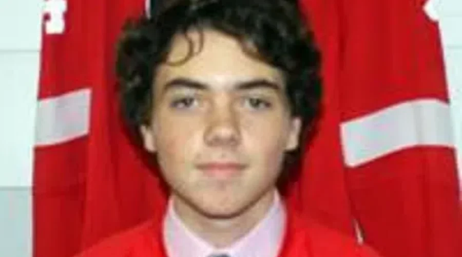 Dryden’s Evan Armit Signs Junior Hockey Contract