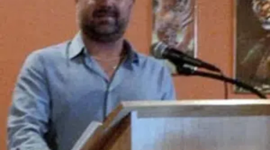 Ice Dogs Staying Patient, Positive And Optimistic