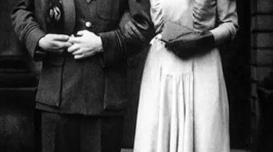 Hamilton-George-and-Sheila-1 Ian Hamilton