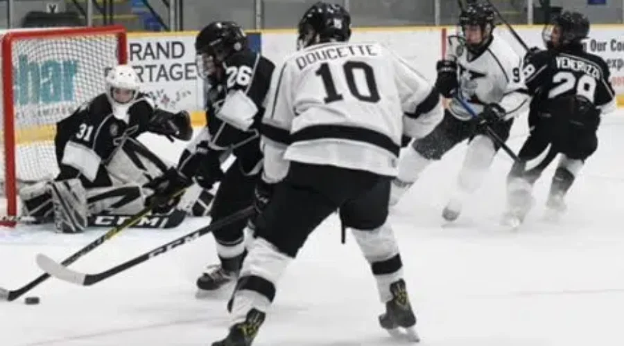 cj121820si-038-sijhl-1-470x321-1 Under-18 Kings Remain Undefeated
