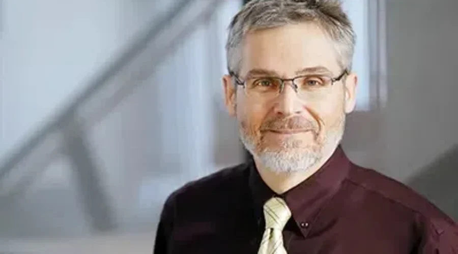 mario-levesque Politics Professor Outraged By Politician Travel