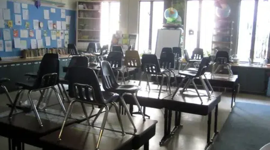 2533256880_247e5c6936 Three Sioux Lookout Classrooms Re-Open Thursday