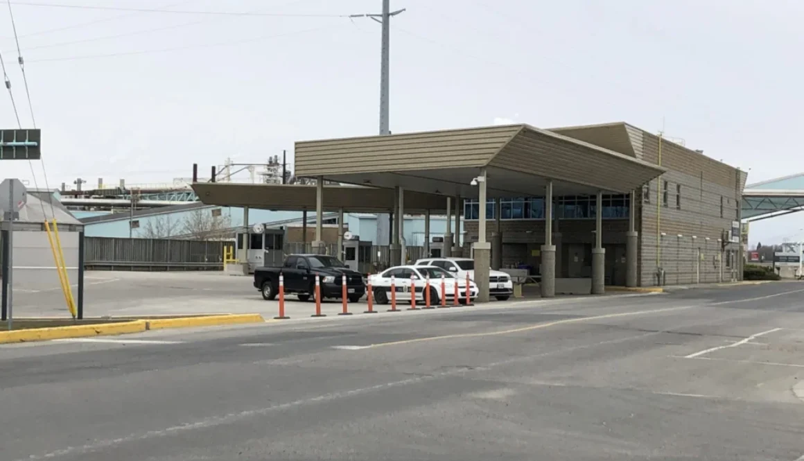 canada-border-fort-frances-may-2020-1-1