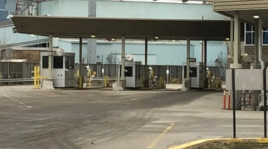 Canada/U.S. Border Now Closed To May 21