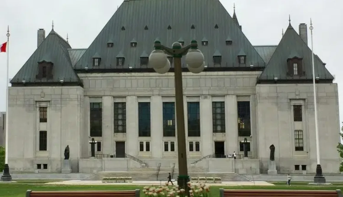 supreme-court-staff-pic-e1553782336135