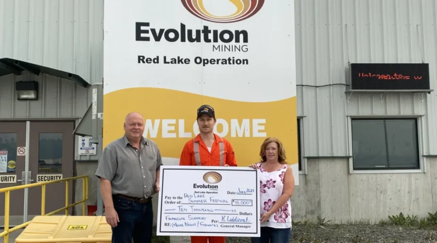 dunae-riddell-left-evolutions-daniel-macklin-middle-and-festival-committee-member-karen-veal-scaled-2 Red Lake Summer Festival Kicks Off Tonight