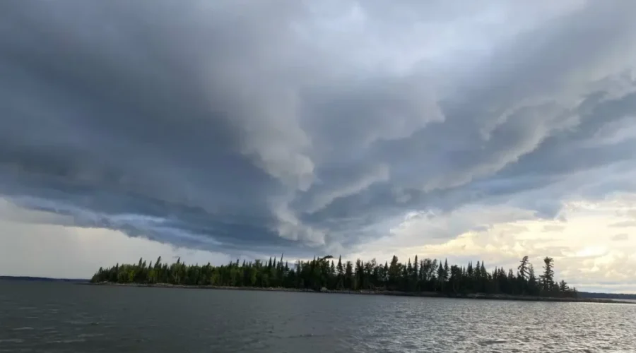 storm-front-coming-through-on-lac-seul-in-front-of-lac-seul-wilderness-resort-photo-from-scott-ellery-1 Fall Weather