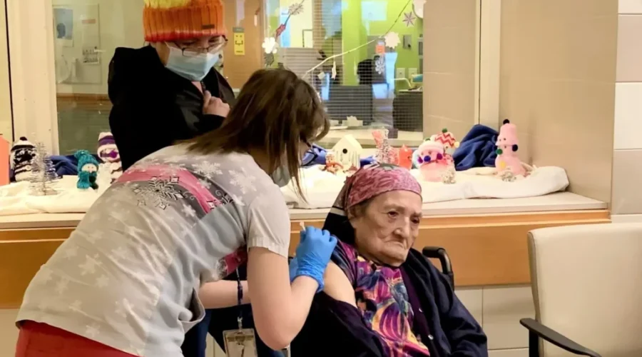 Sioux Lookout LTC Resident Receives First COVID-19 Vaccine