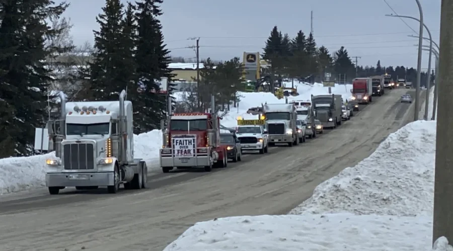 bumper-traffic-highway-17-convoy-scaled-2 ‘Freedom Convoy’ Greeted By Dryden Supporters
