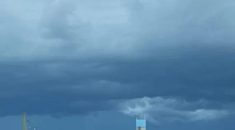 Sunday Storm Arrival In Balmertown