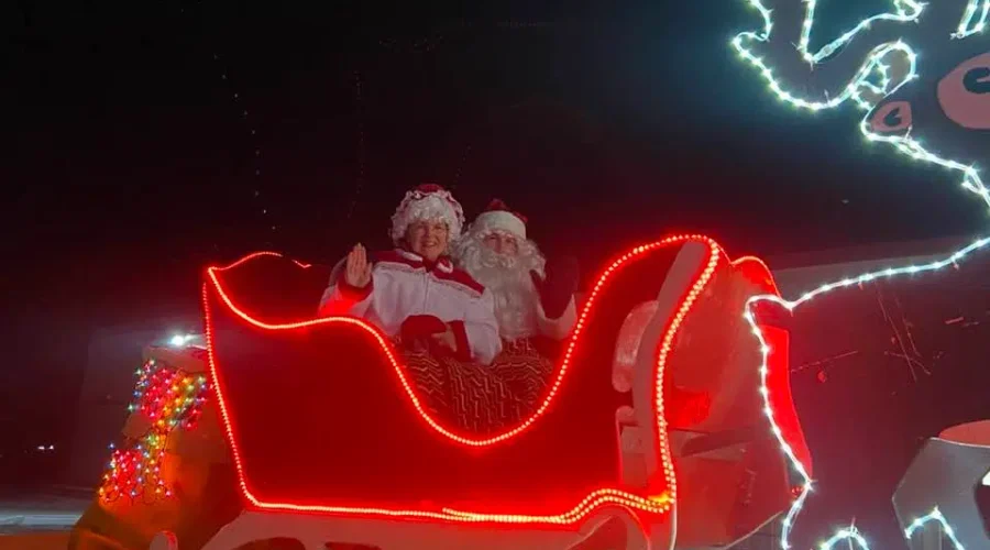 santa-1 Kinsmen Parade A Huge Success; Float Winners
