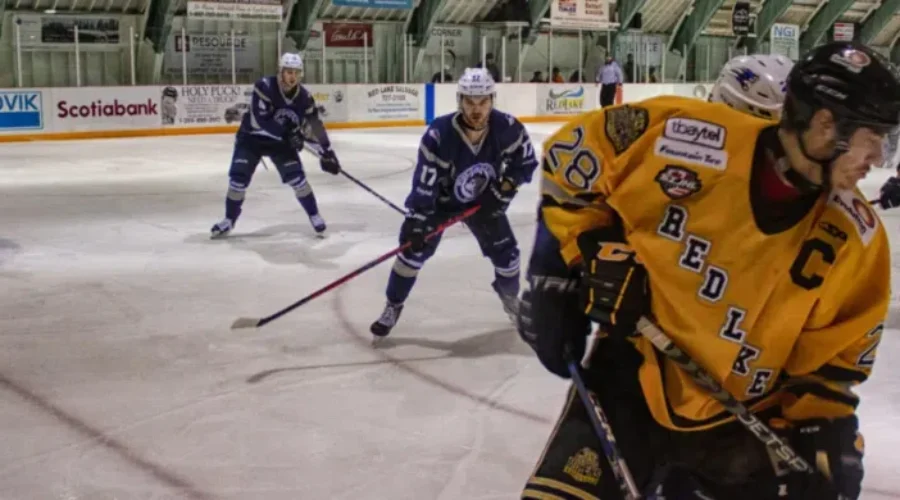 Things Crowded In SIJHL Standings