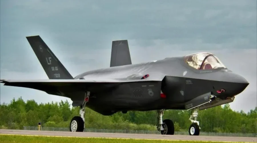 f35-by-linda Canada Adopting F-35 Fighters