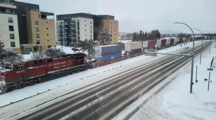 cp-rail-tbay Unifor Members Ratify Deal With CP Rail
