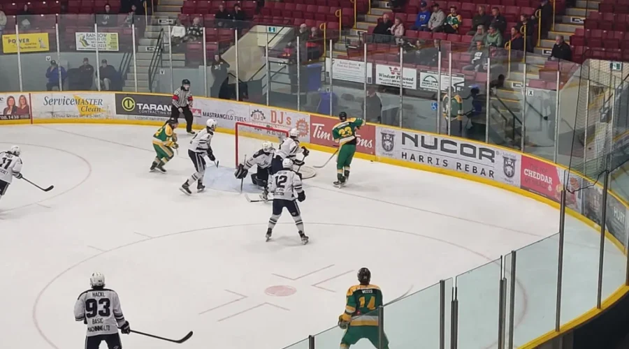 Ice Dogs take Game 3 against Thunder Bay