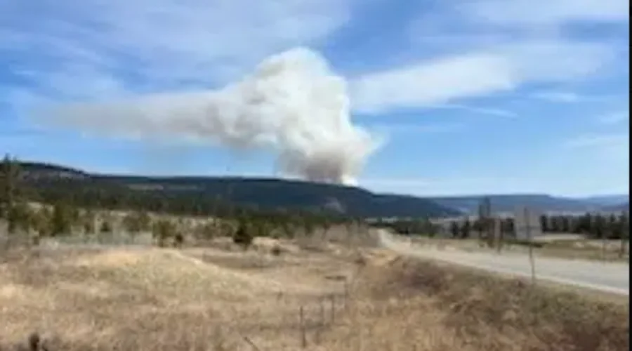 bc-wildfire Wildfire threatens BC community