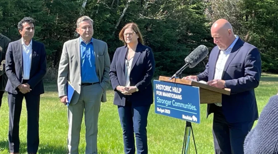 Manitoba announces twinning east of Falcon Lake