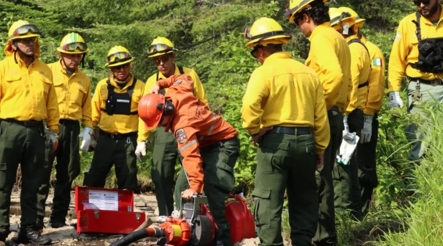 mexican-crew-photos-june-2023-alison-bezubiak-affes-4 Mexican firefighters assist with Ontario forest fires fight