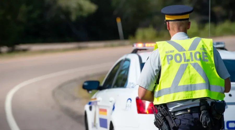 Manitoba RCMP looks to investigators from Humboldt Broncos crash for help after bus crash kills 15