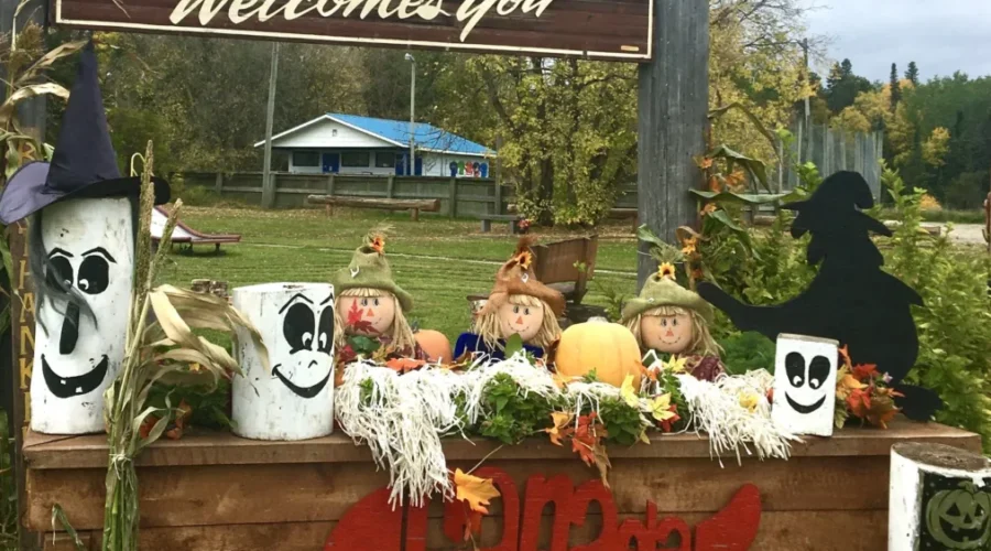 1-1-1 Eagle River Welcomes You And Fall