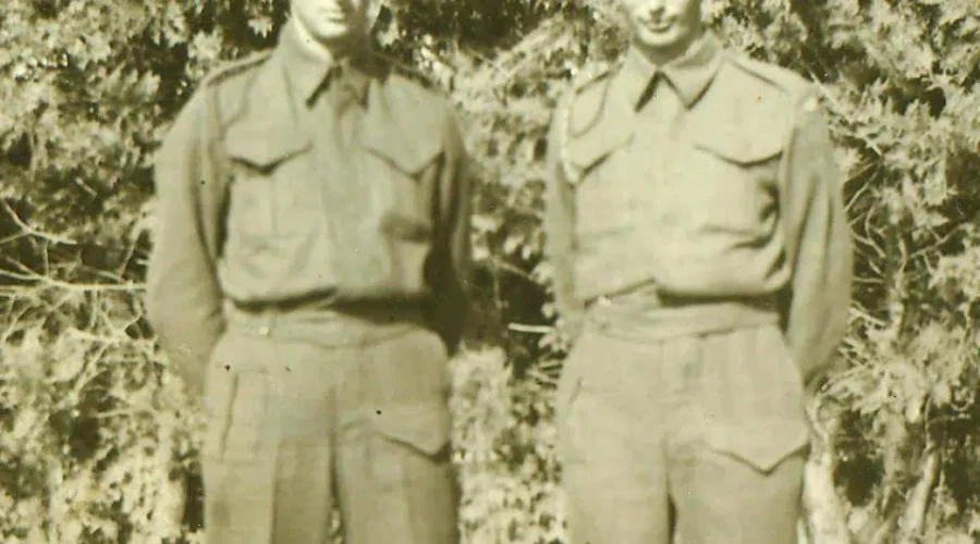 lindquist-brothers-1 Brothers in England