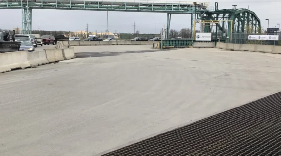 Mayor calls for new bridge