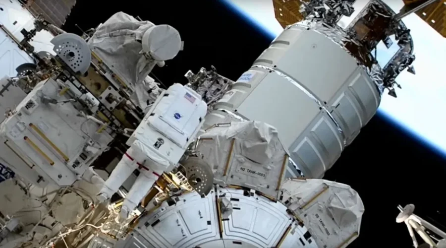 iss-astronauts-nasa-tv-screen-cap Bag of tools joins orbital debris