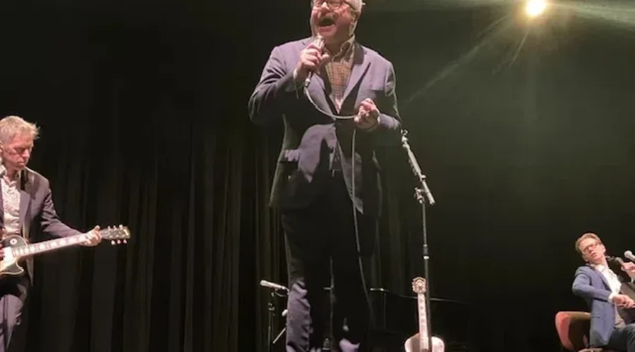 Page tours northwestern Ontario